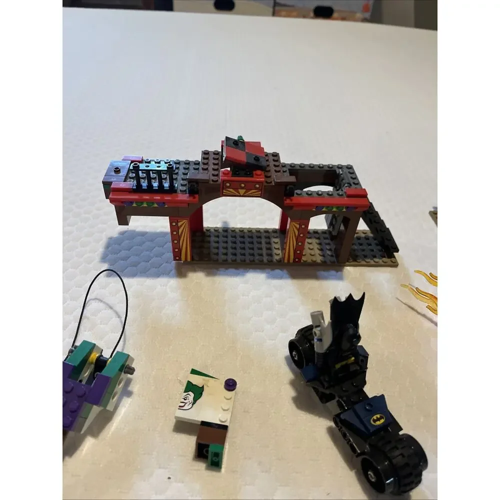 LEGO DC Super Heroes - Batmobile and the Two-Face Chase And Batman Incomplete